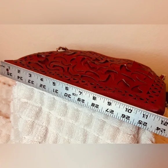 Handmade artisan laser cut leather bag artist unknown. Pristine real silk lining - Picture 13 of 14